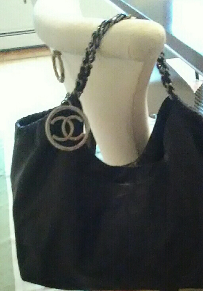 Chanel limited edition black caviar Brooklyn hobo